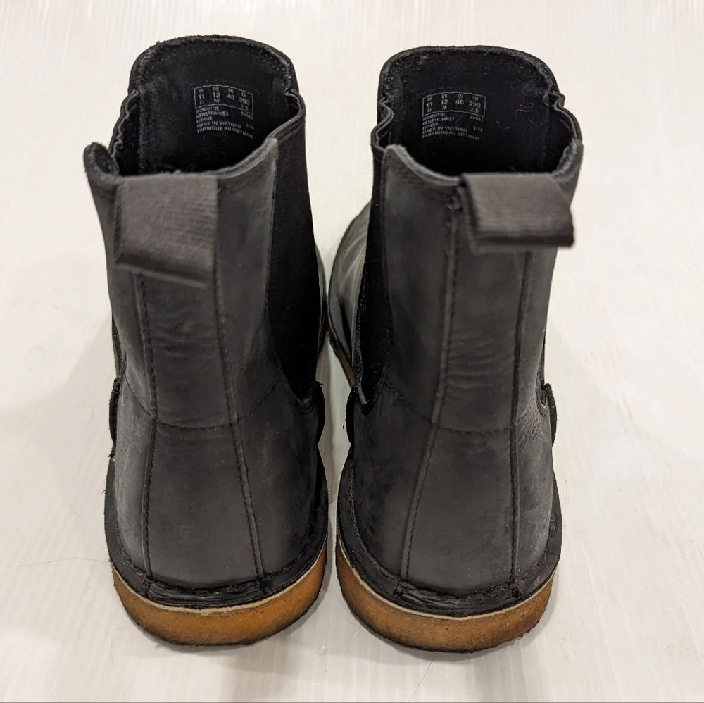 CLARKS Mens black leather desert Peak boots